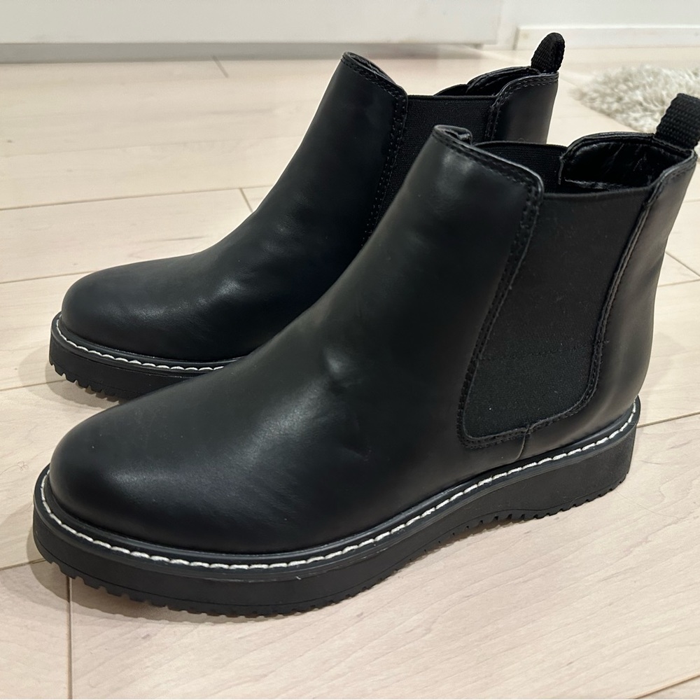 Brand new Madden Chelsea Boots- Size 9